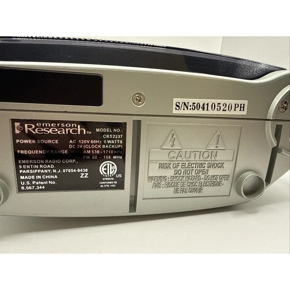 Emerson Research CKS2237 SmartSet Alarm/ Atomic Clock Radio, Silver-Tested Works